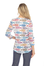 Round-neck top with 3/4 sleeves, contrast stitching, and a curved hem for a flattering fit. Made from lightweight burnout crinkle fabric, perfect for travel. In Pattern Fish.
