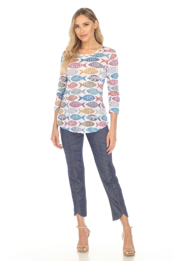 Round-neck top with 3/4 sleeves, contrast stitching, and a curved hem for a flattering fit. Made from lightweight burnout crinkle fabric, perfect for travel. In Pattern Fish.