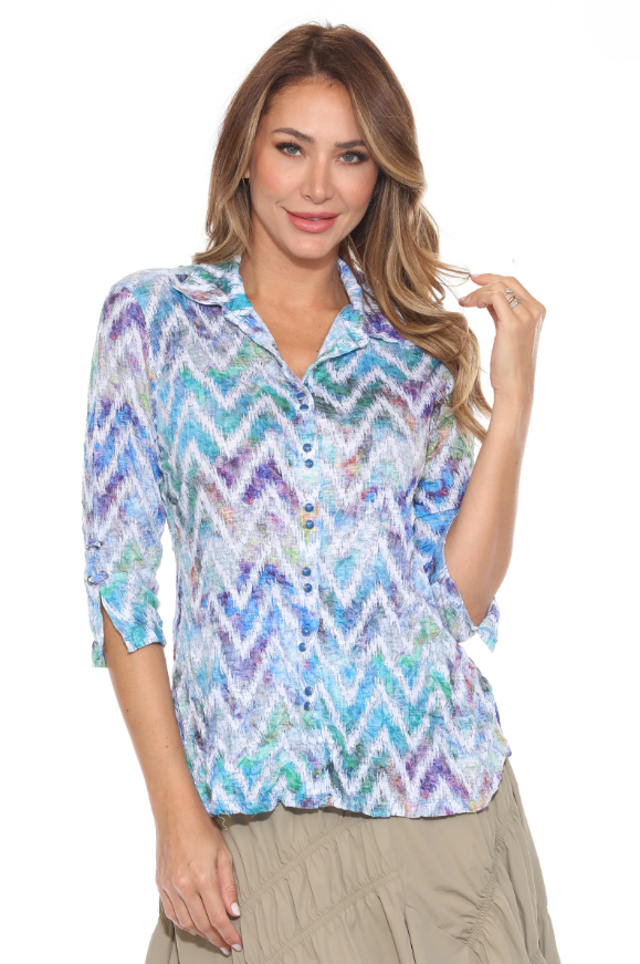 Sabrina Shirt with snap-button front, faux sleeve ties, and curved hem—lightweight and versatile travel top for women. In the pattern Chevron Haze.