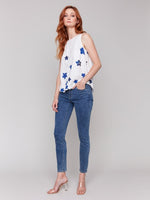 Sleeveless rayon-linen top with curved hem in floral design