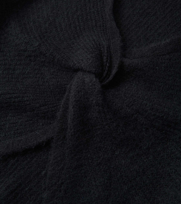 Twisted front V-neck sweater perfect for layering in autumn