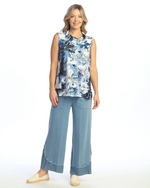 Jess & Jane Carolina top styled with white pants for warm weather