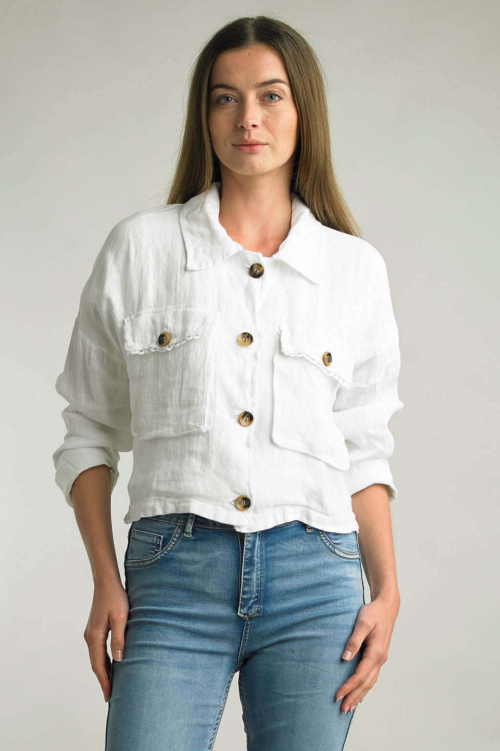 Cropped linen jacket with button front and scallop pockets in White