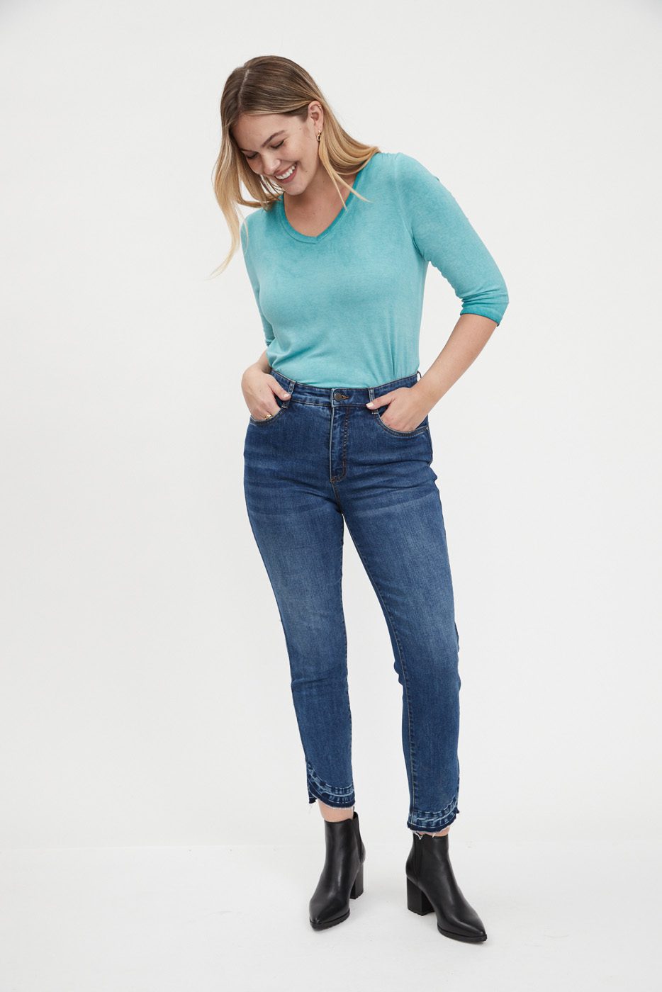 Booth dråbe Vibrere FDJ Suzanne Embroidered Slim Ankle Jeans – Lazy Daisy Clothing